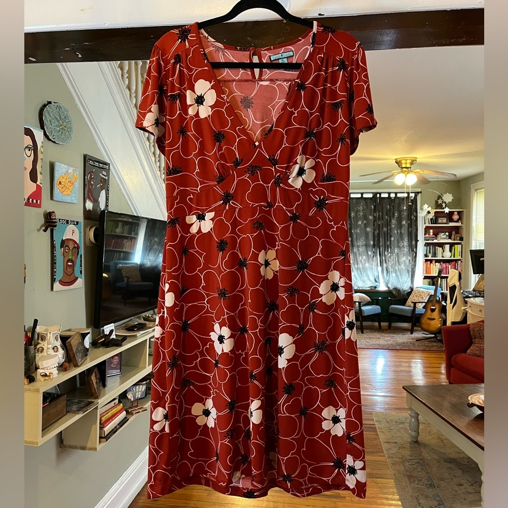 🌺Subtly Sexy Retro Cut Floral Midi Dress